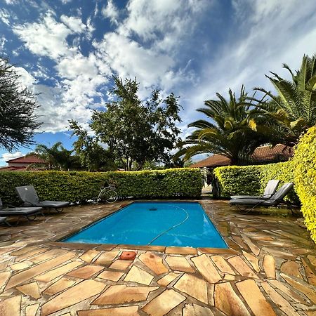 Kamaku Guesthouse Cc Otjiwarongo Exteriér fotografie