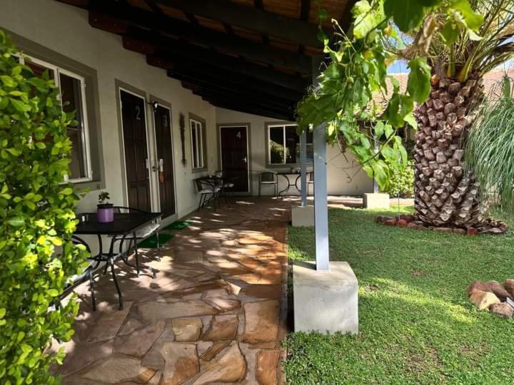 Kamaku Guesthouse Cc Otjiwarongo Exteriér fotografie