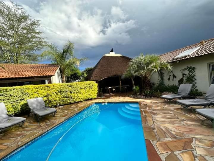 Kamaku Guesthouse Cc Otjiwarongo Exteriér fotografie