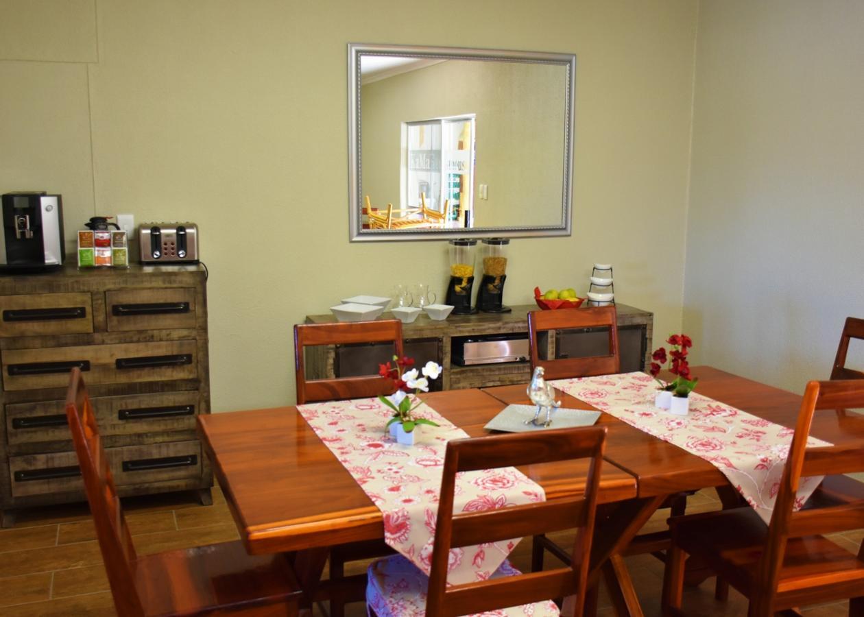 Kamaku Guesthouse Cc Otjiwarongo Exteriér fotografie