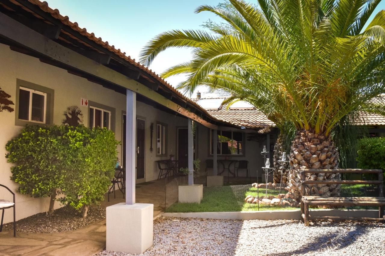 Kamaku Guesthouse Cc Otjiwarongo Exteriér fotografie