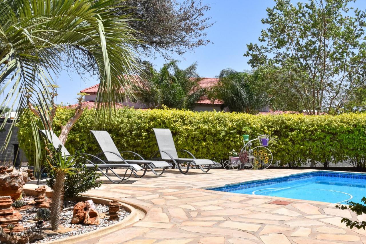 Kamaku Guesthouse Cc Otjiwarongo Exteriér fotografie